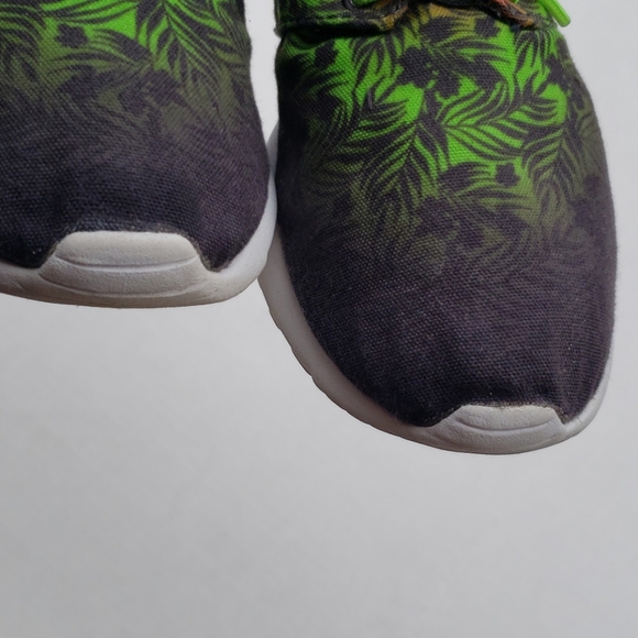 Nike Roshe One Palm Tree Print Sneakers - Picture 5 of 13